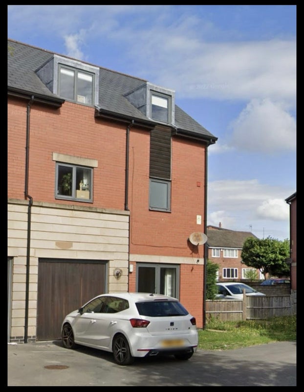 Room Bentley Lane in Leeds