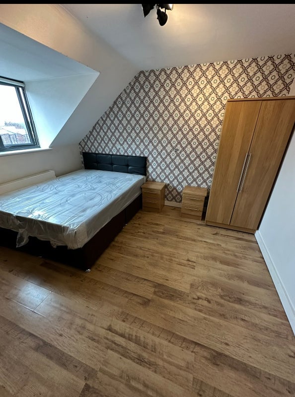 Room Bentley Lane in Leeds