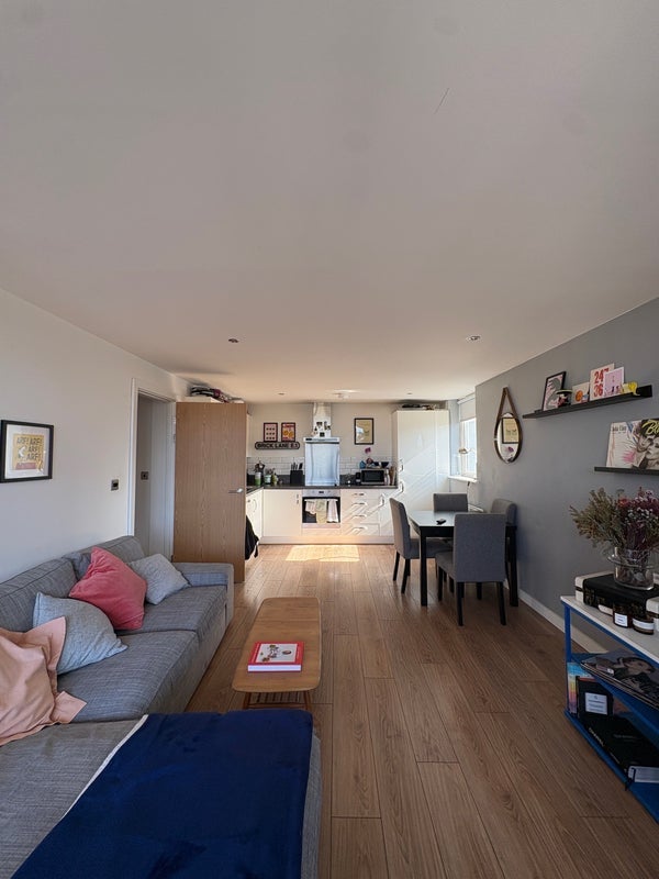 Room Rainhill Way in Greater London