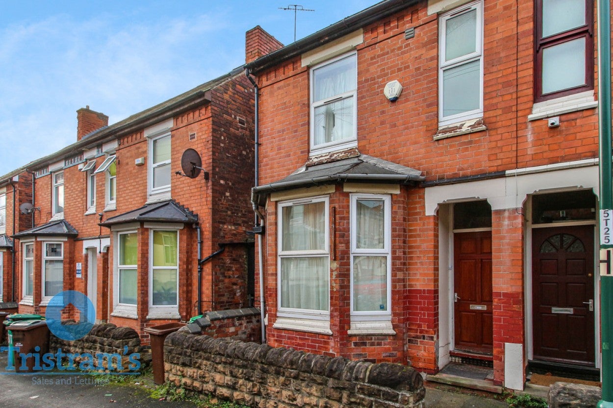 Room Sandfield Road in Nottingham