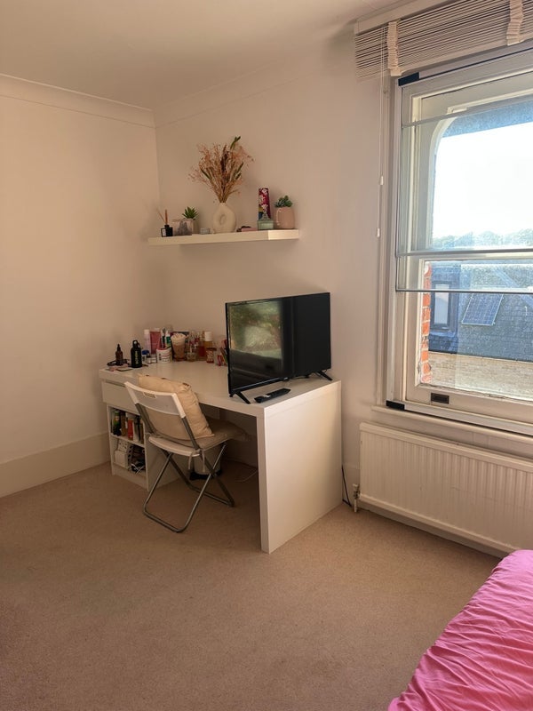 Room Upper Richmond Road in Greater London