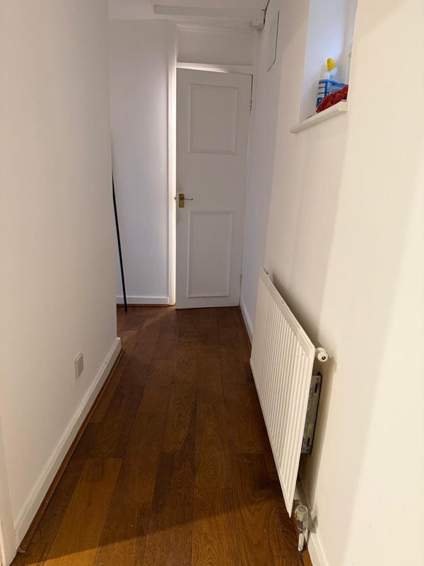 Room Bromley Road in Greater London