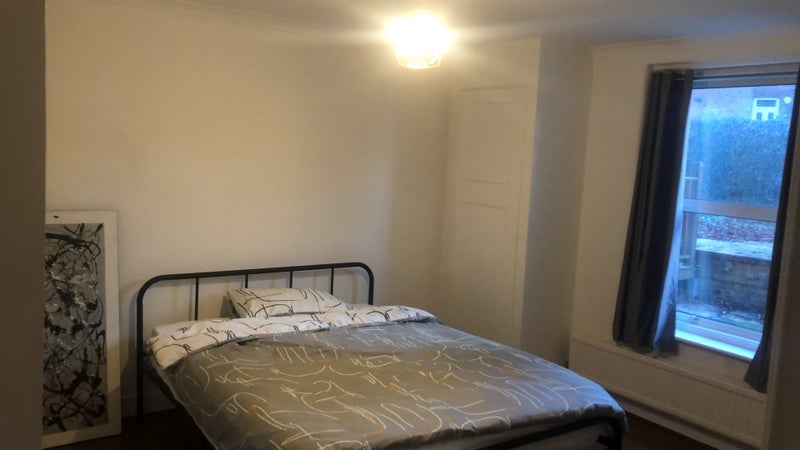 Room Bromley Road in Greater London