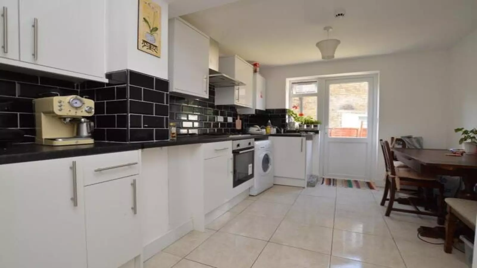 Flat Kingsground in Greater London