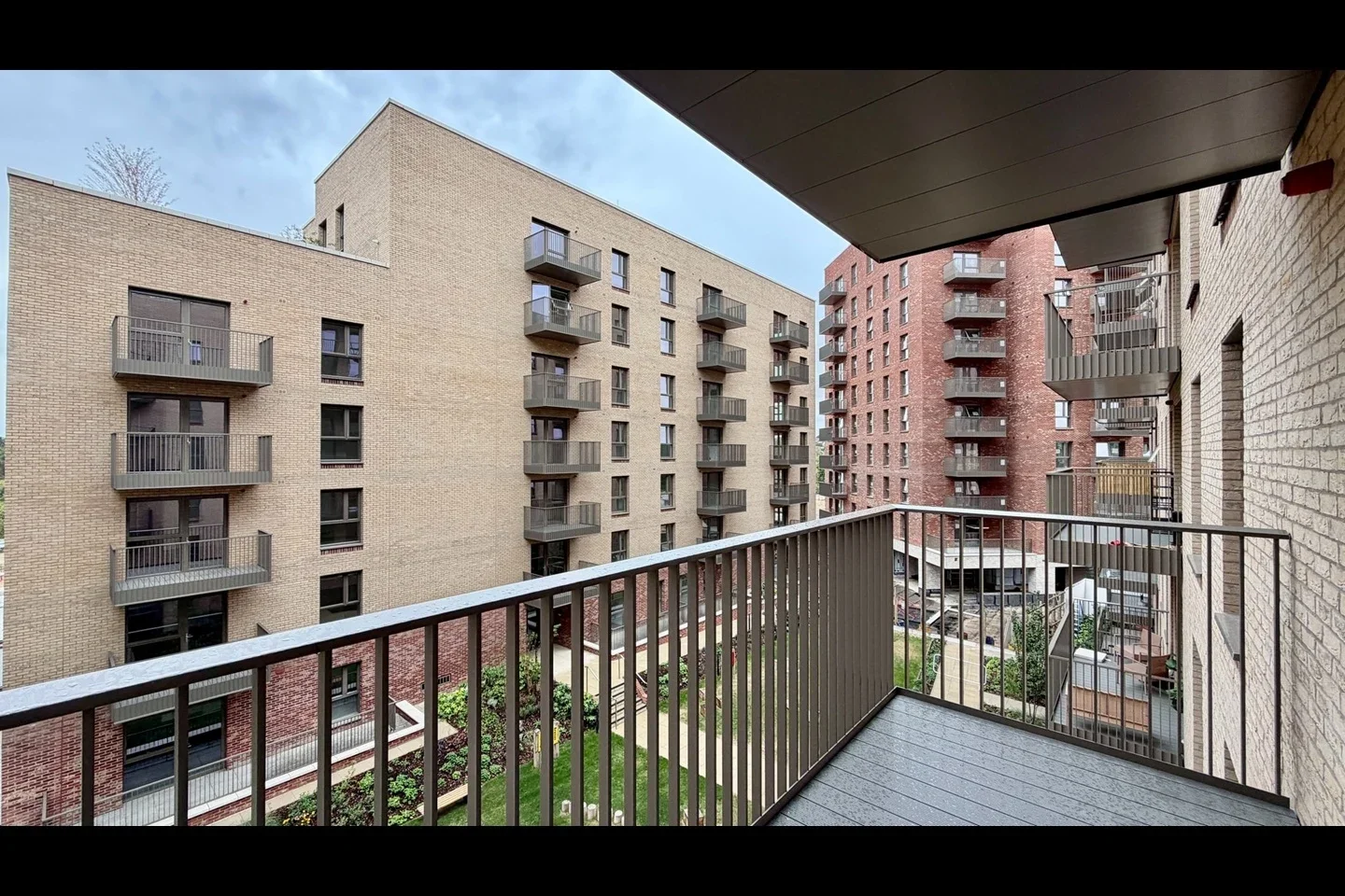 Flat Tyrrel Way in Greater London