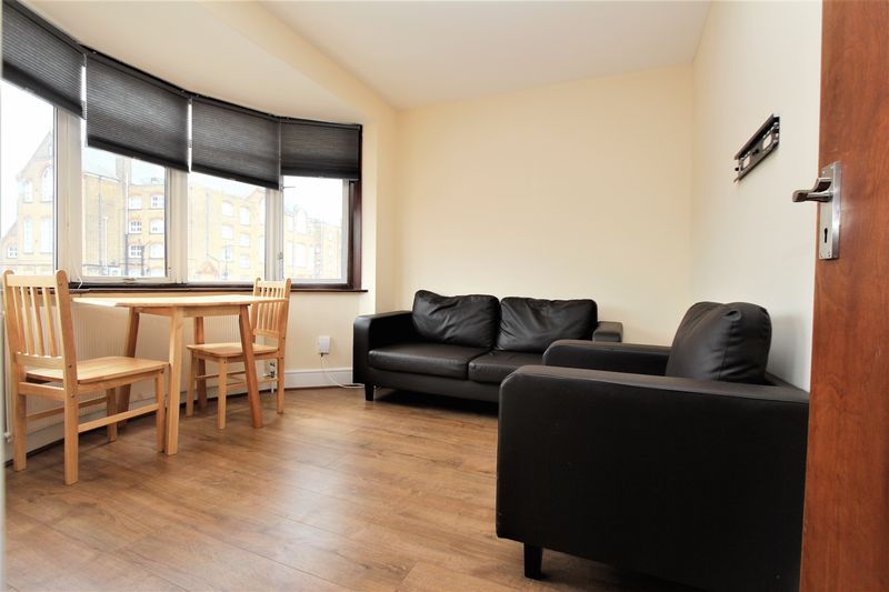 Flat Ripon Road in Greater London