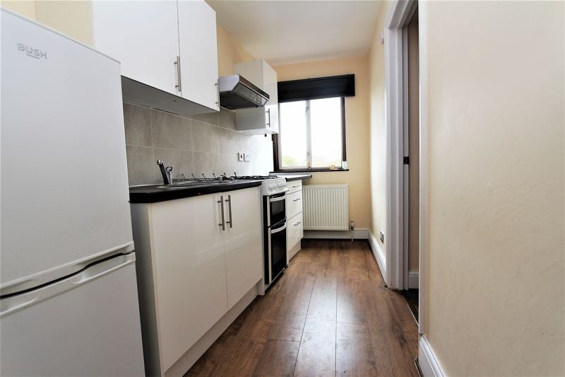 Flat Ripon Road in Greater London