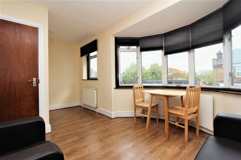 Flat Ripon Road in Greater London