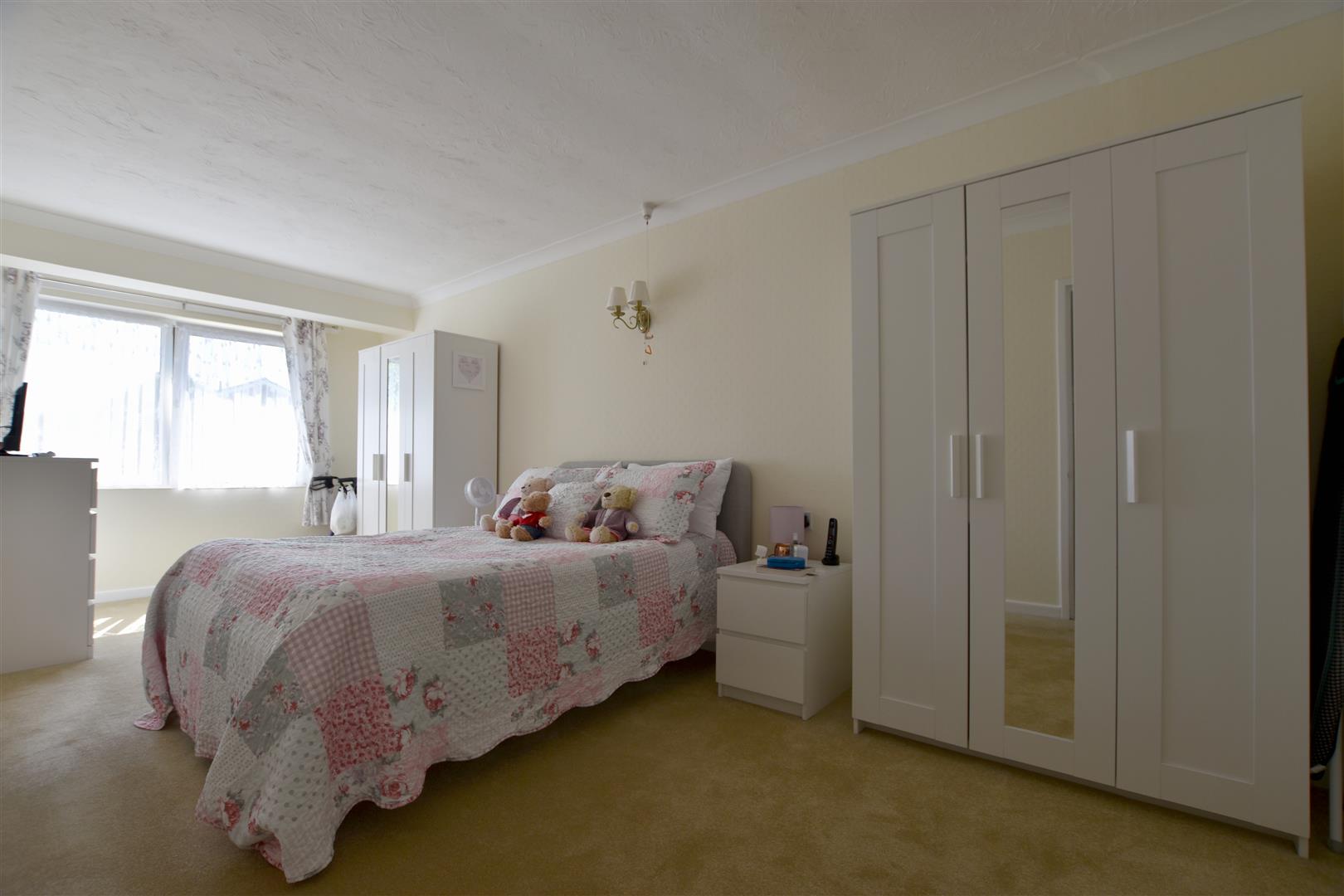 Flat Beechwood Gardens in Caterham
