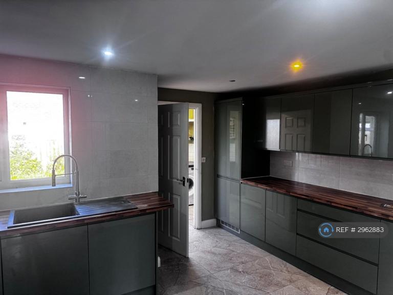 House Elmwood Way in Barnsley