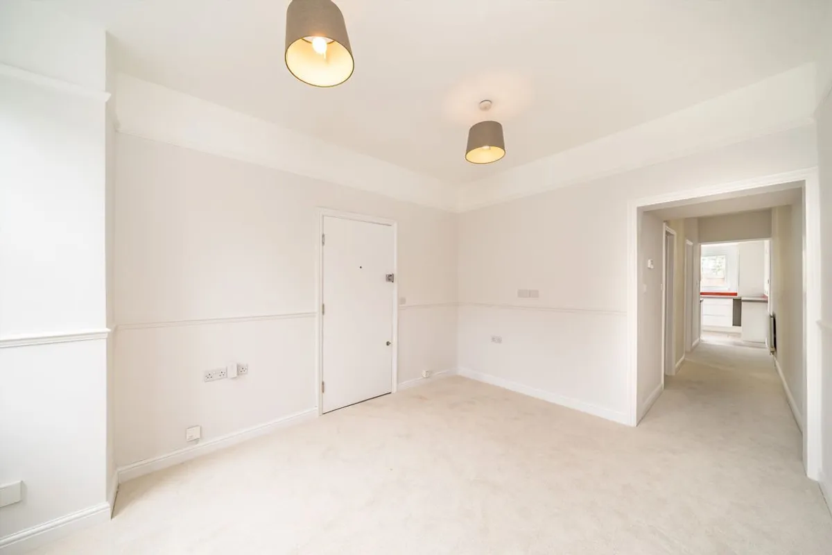 Flat Strathville Road in Greater London