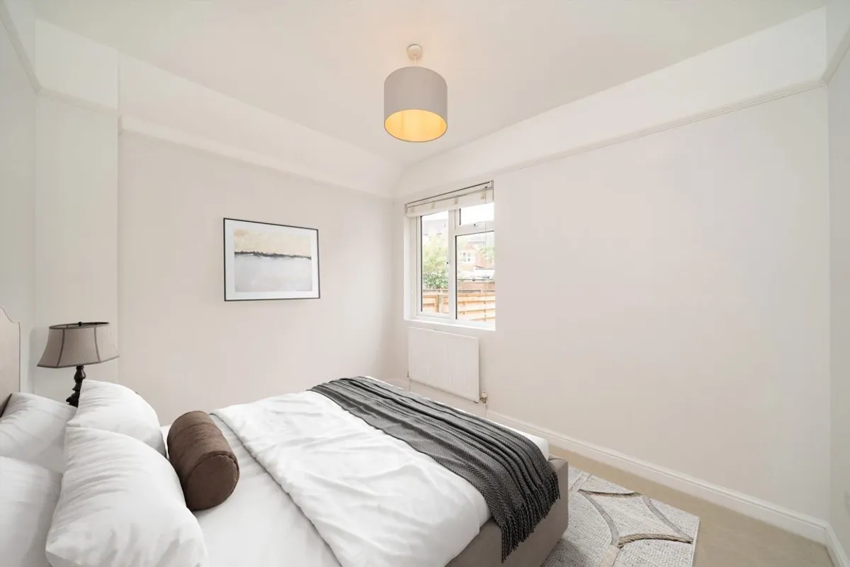 Flat Strathville Road in Greater London