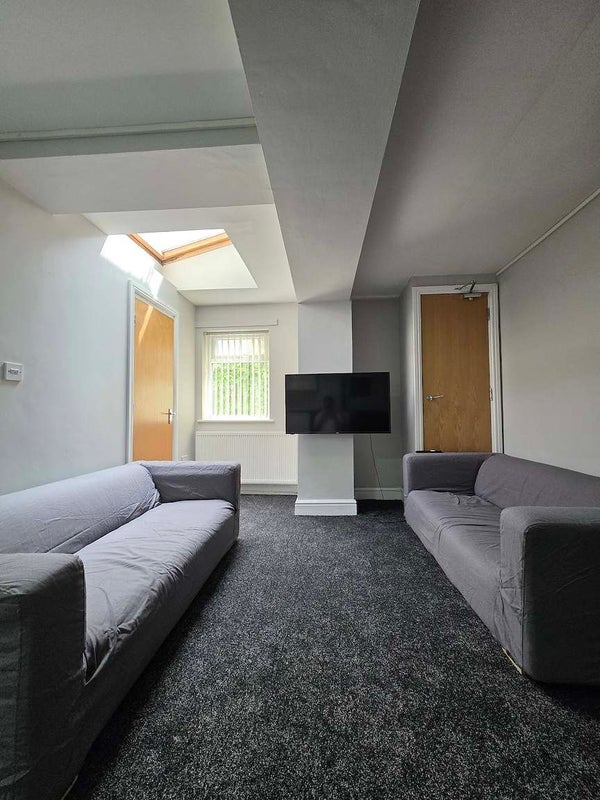 House Rhymney Terrace in Cardiff