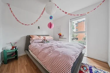 Flat Samuel Street in Greater London