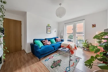 Flat Samuel Street in Greater London