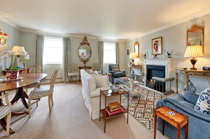 Flat Onslow Square in Greater London