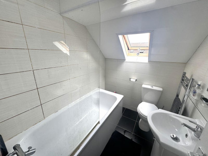 Room Empress Road in Liverpool