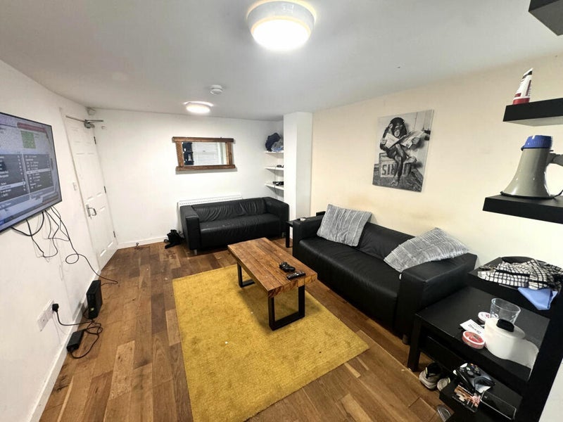 Room Empress Road in Liverpool