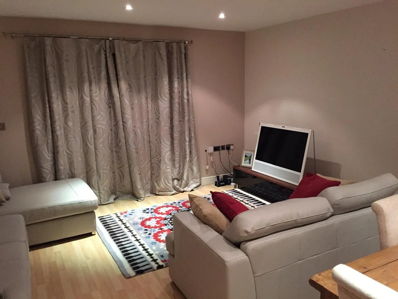 House New Road in Hertsmere