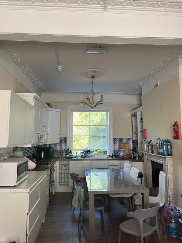 Room Bow Road in Greater London