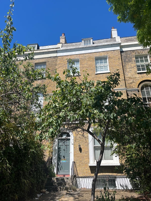 Room Bow Road in Greater London