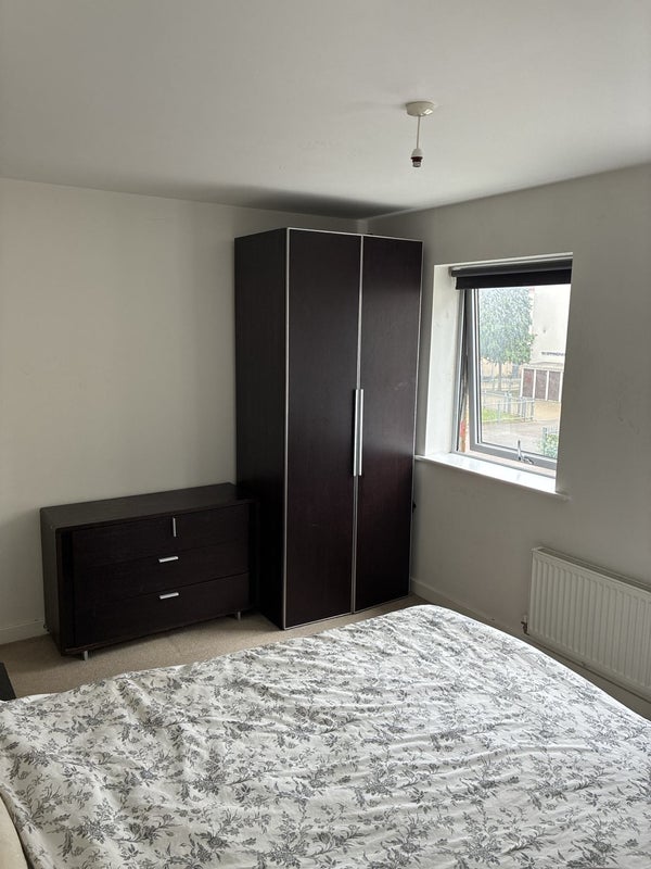 Flat Merchant Street in Greater London
