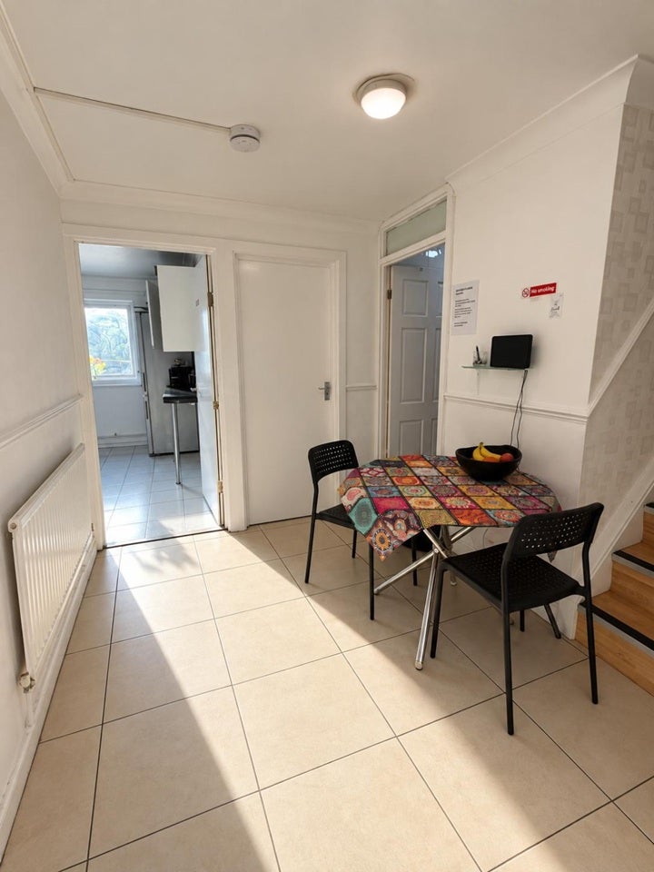 Room Walnut Gardens in Greater London
