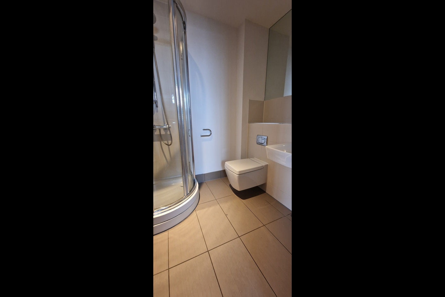 Room Surrey Street in Greater London