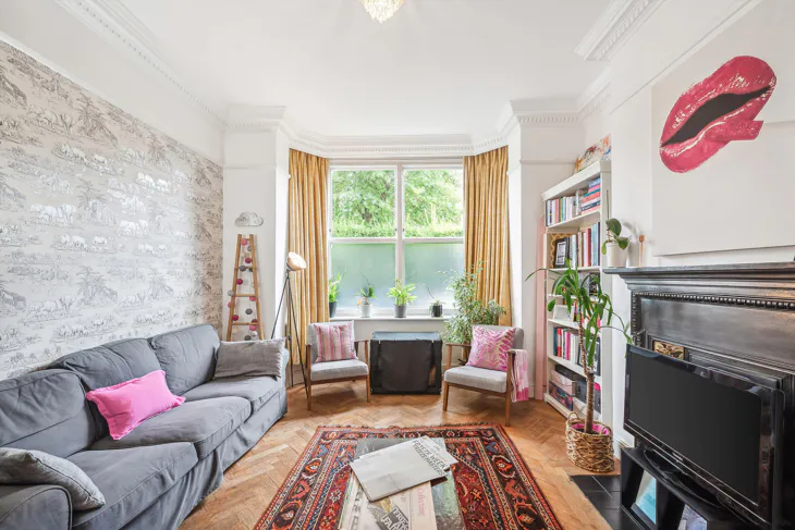 Flat Clarence Road in Greater London