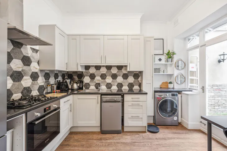 Flat Clarence Road in Greater London
