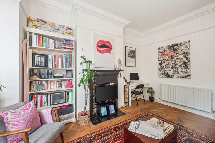 Flat Clarence Road in Greater London
