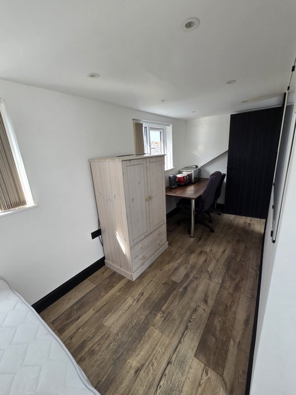 Room Broseley Road in Trafford