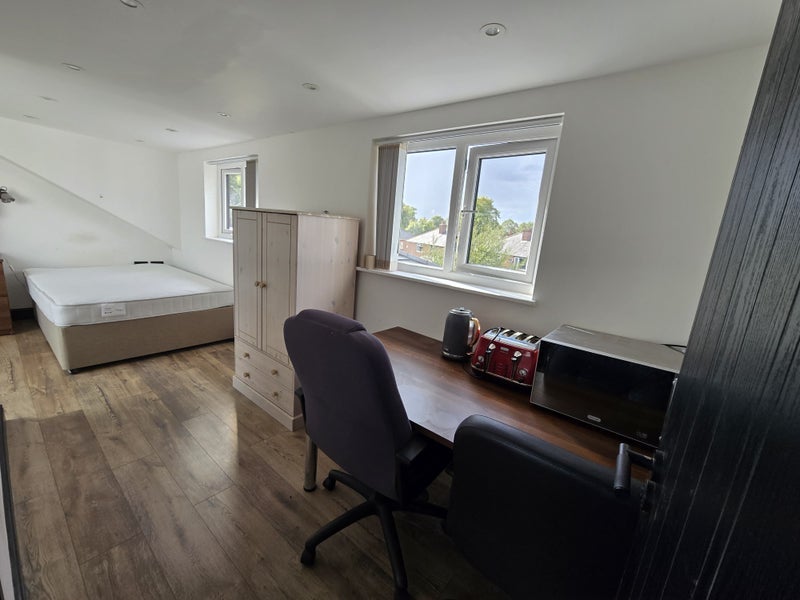 Room Broseley Road in Trafford