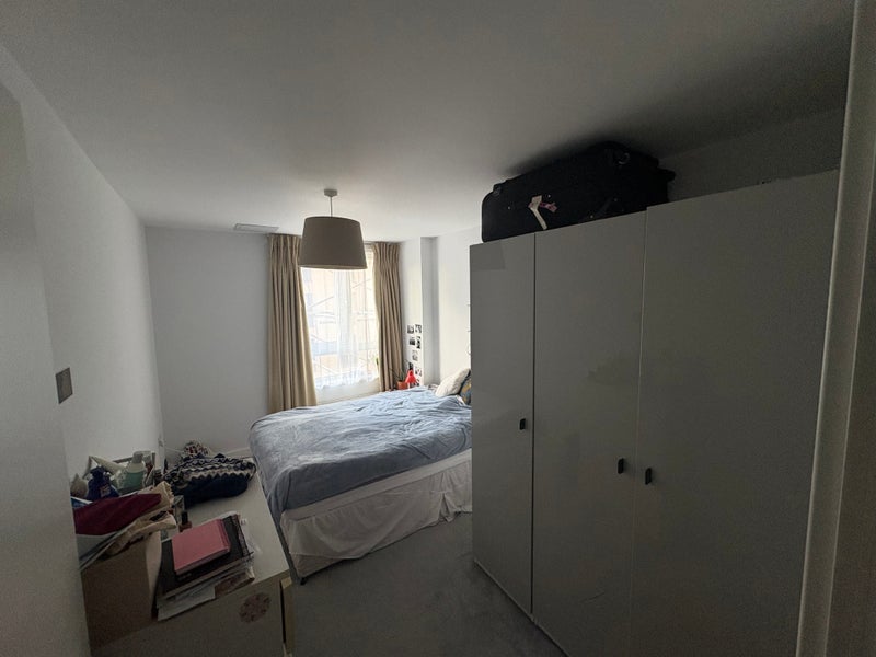 Flat Eden Grove in Greater London