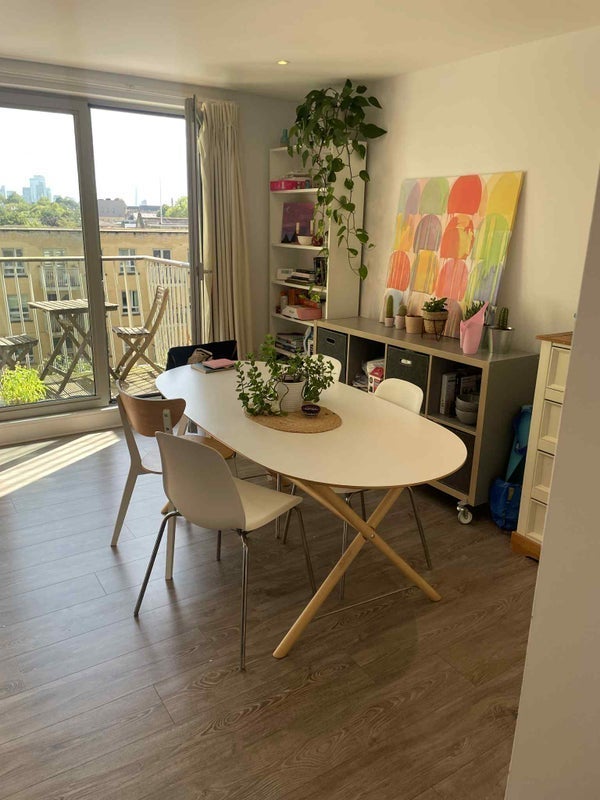 Flat Eden Grove in Greater London