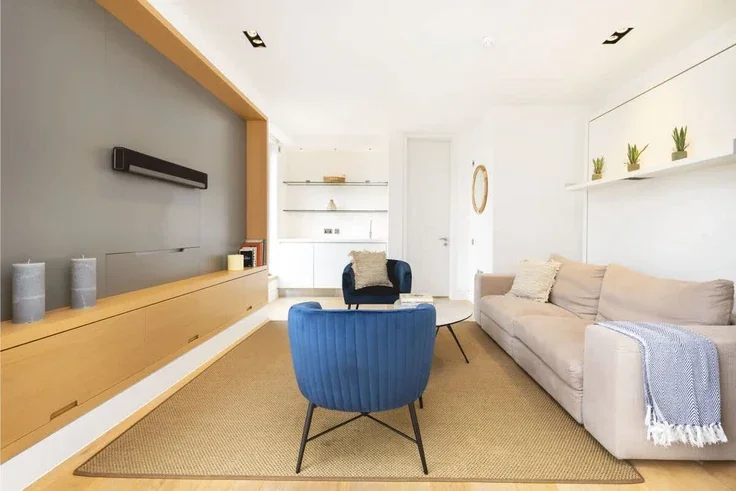 Flat Great Suffolk Street in Greater London
