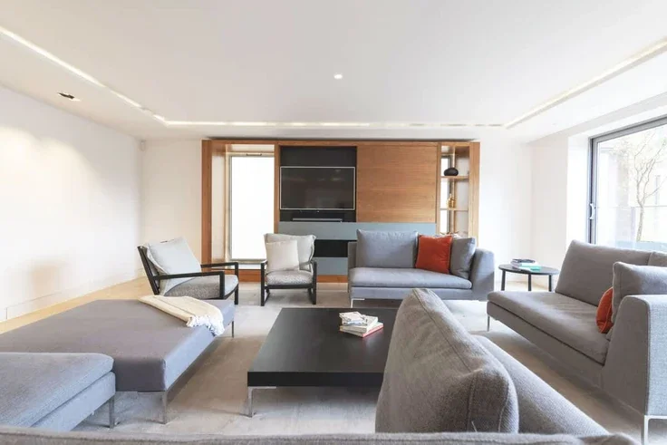 Flat Great Suffolk Street in Greater London