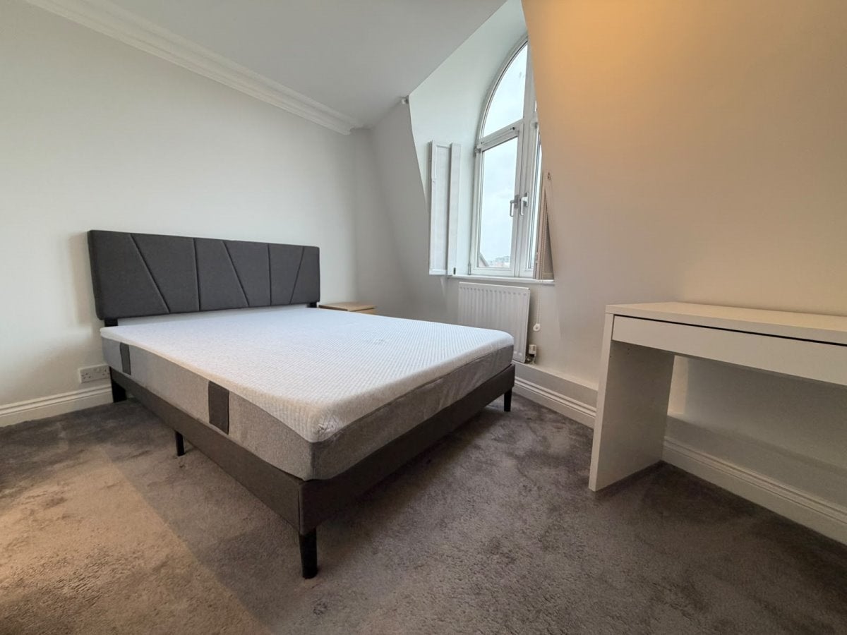 Flat Swan Street in Greater London