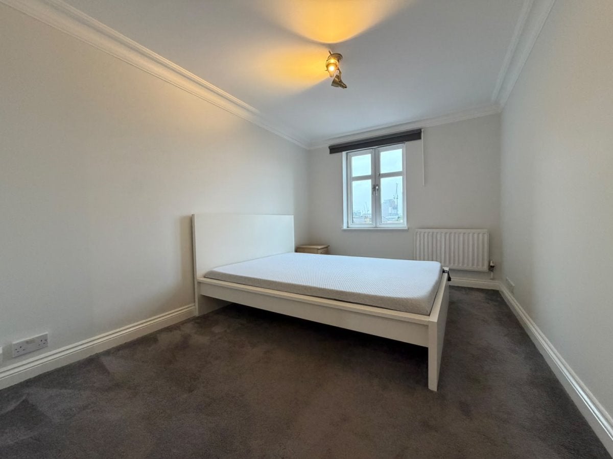 Flat Swan Street in Greater London