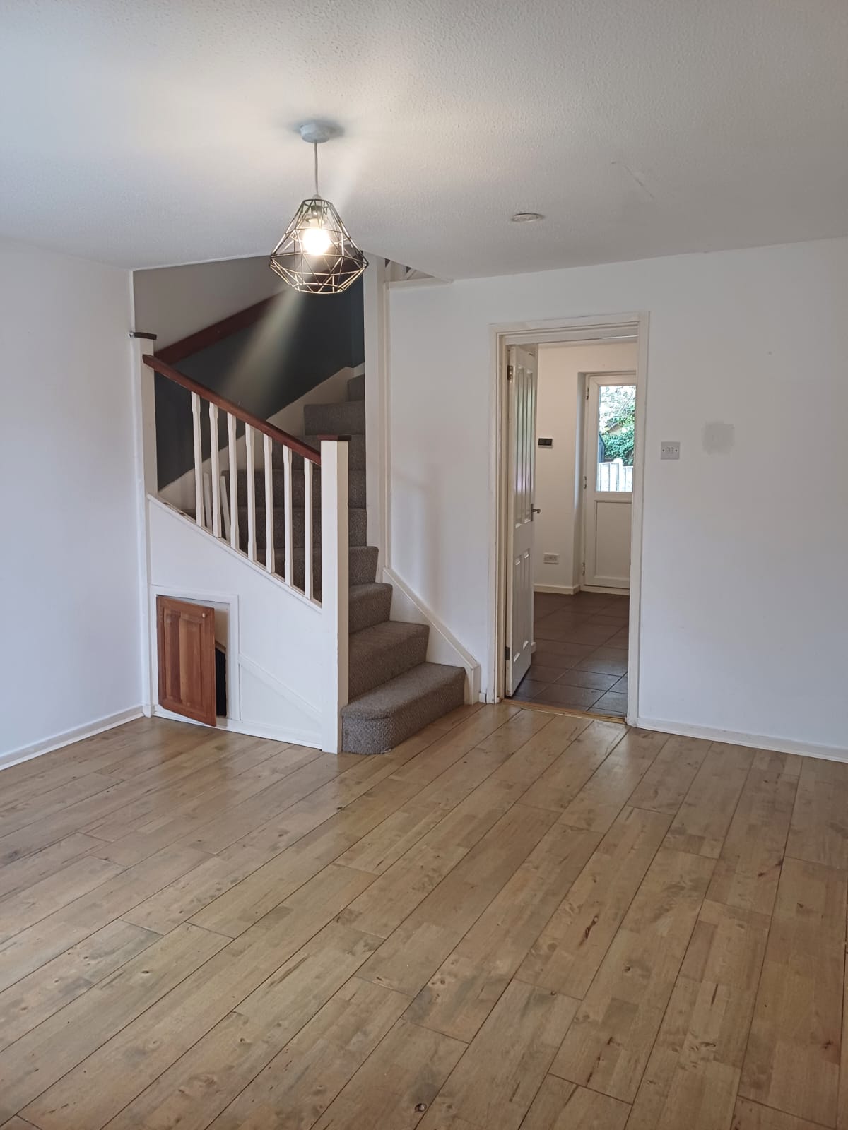 House Goldcrest Close in Luton