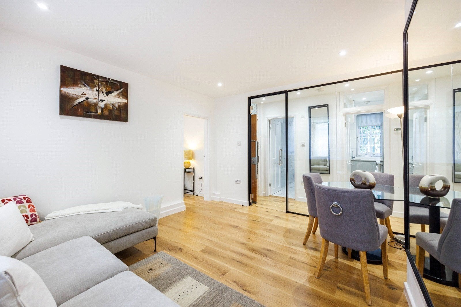 Flat Macklin Street in Greater London