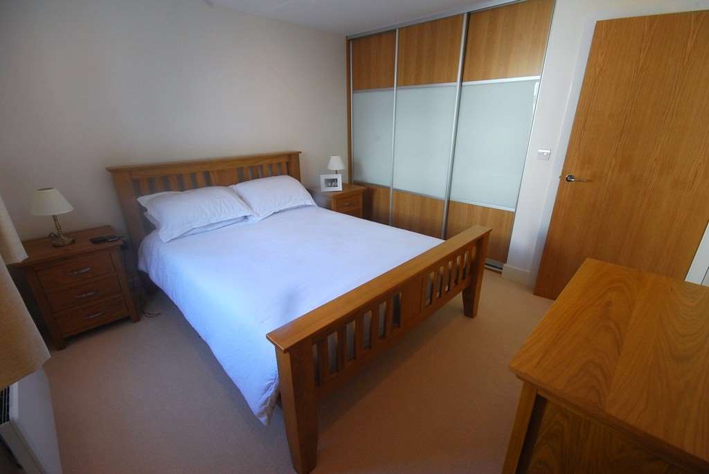 Flat Oaks Square in Epsom
