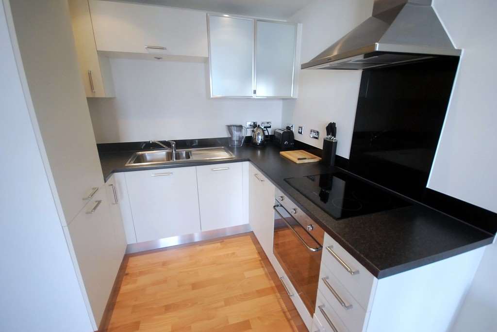 Flat Oaks Square in Epsom