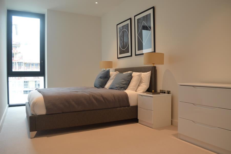 Flat Elvin Gardens in London