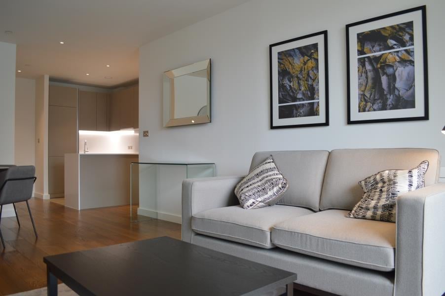 Flat Elvin Gardens in London