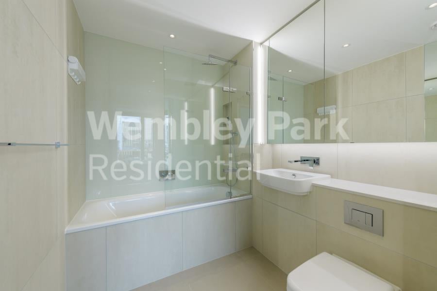 Flat Elvin Gardens in London