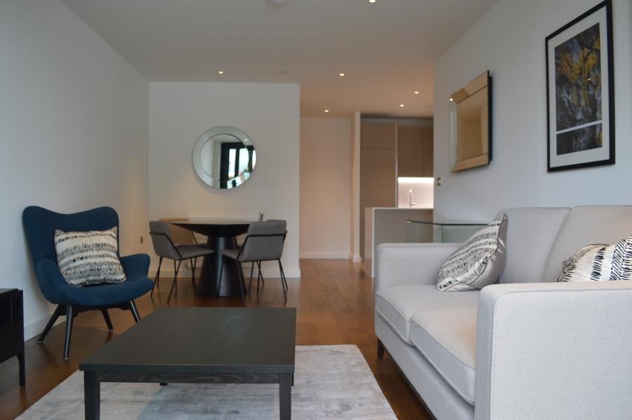 Flat Elvin Gardens in London