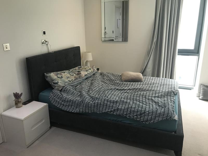 Flat Elvin Gardens in London