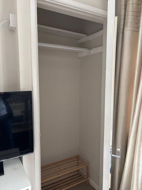 Room Gurney Road in Corfe Mullen
