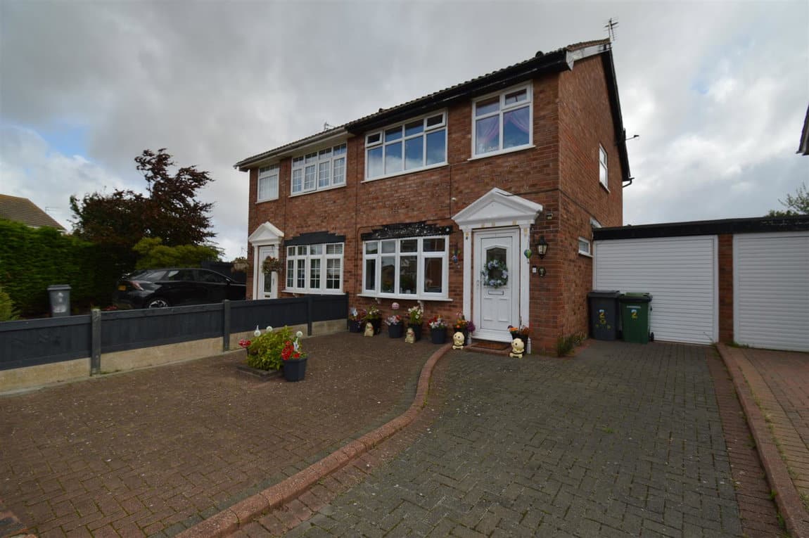 House Morpeth Close in Moreton